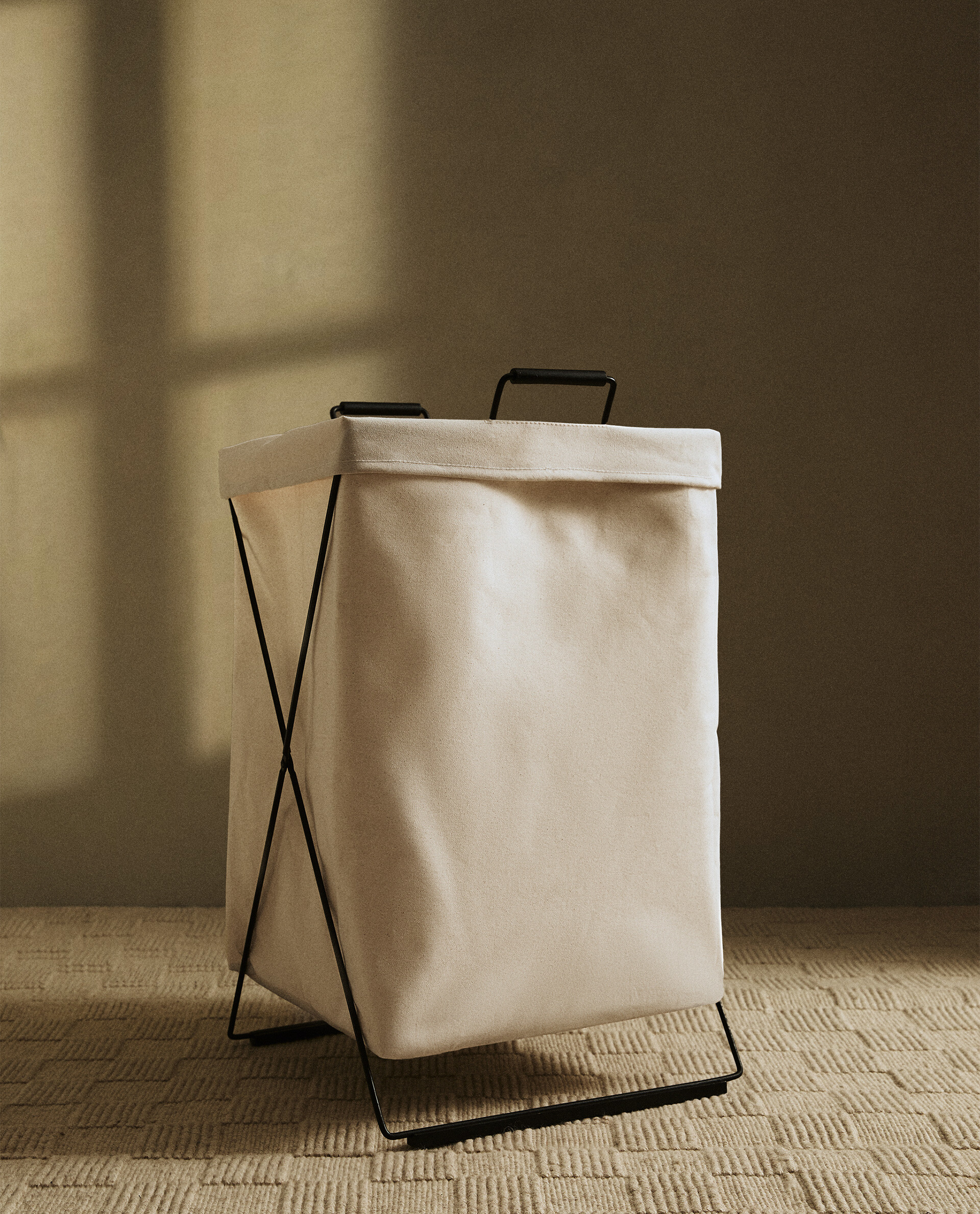 INDIVIDUAL FOLDABLE LAUNDRY HAMPER Zara Home United States of America