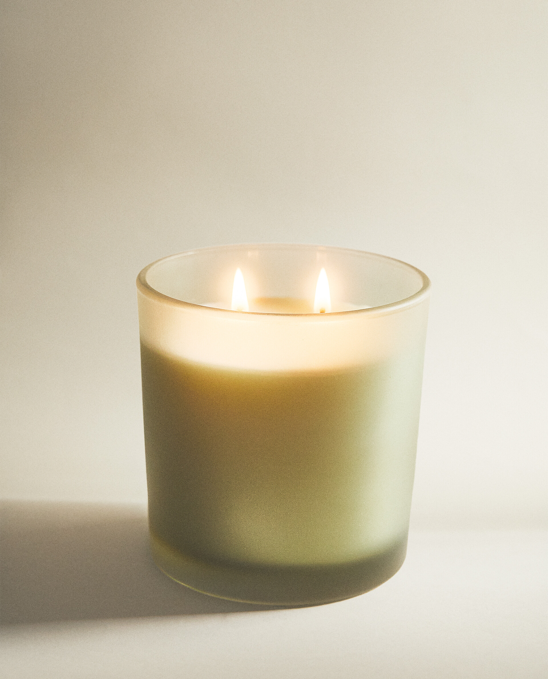 (350 G) TUBEROSE SCENTED CANDLE Zara Home Hungary
