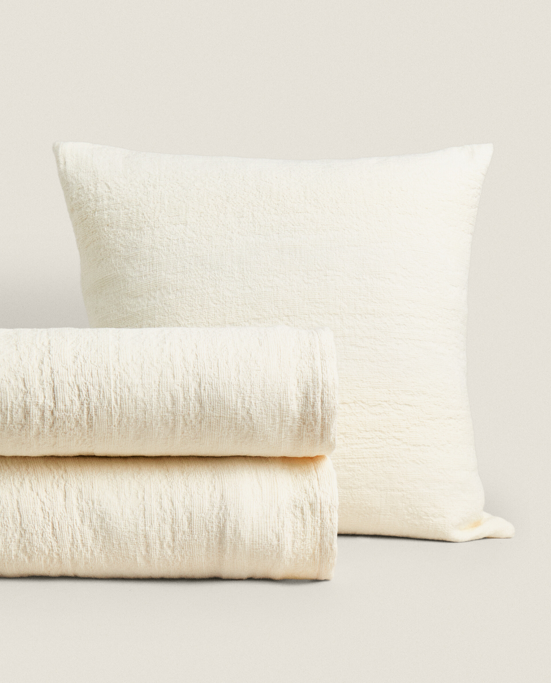 Almohadas zara home sale