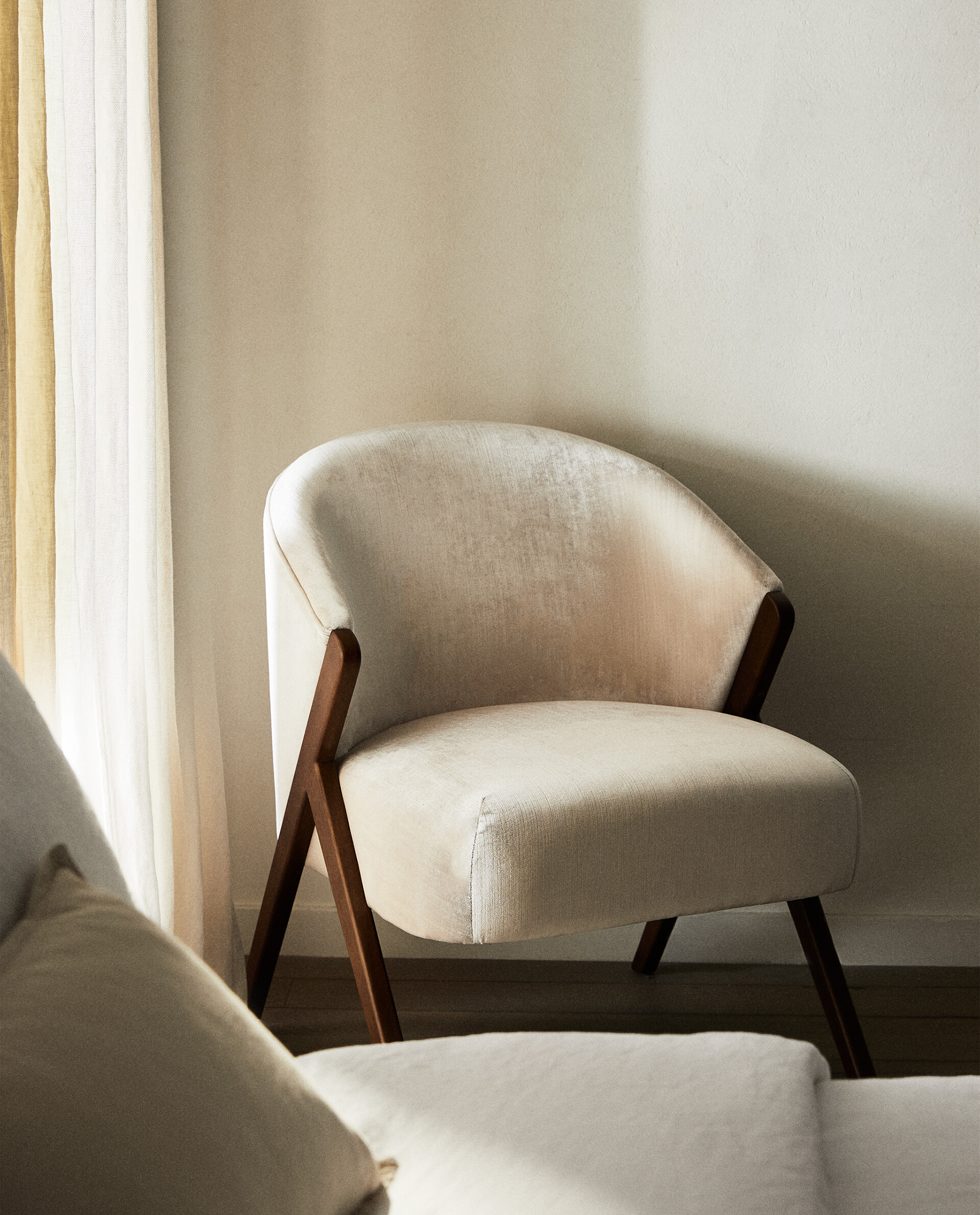 VELVET FUZZY UPHOLSTERED ARMCHAIR | Zara Home Morocco