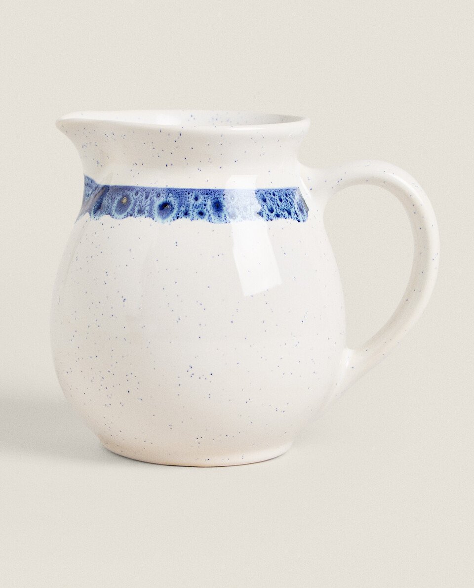 EARTHENWARE PITCHER WITH LINE DESIGN