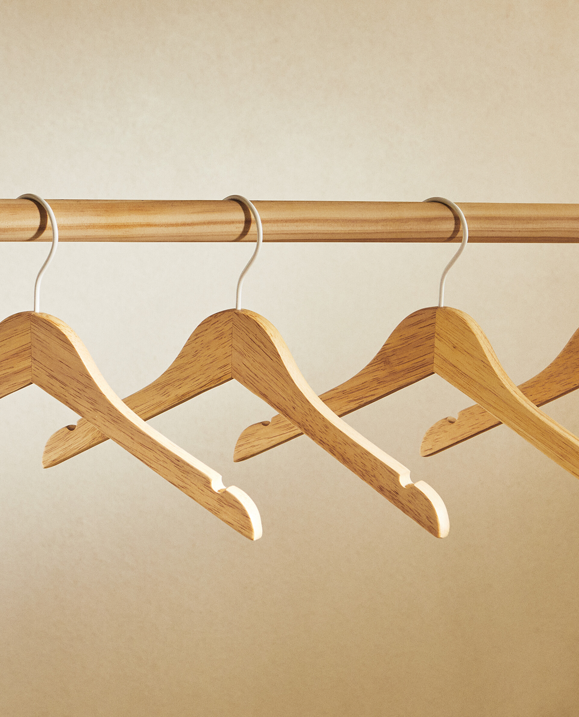 Conjunto de cabides de madeira para crian as conjunto com 4 zara