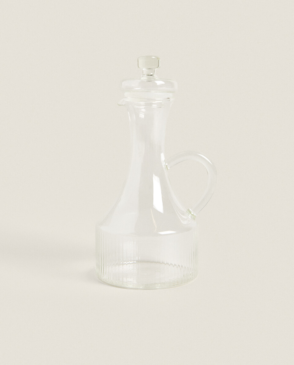 BOROSILICATE GLASS CRUET WITH RAISED DESIGN