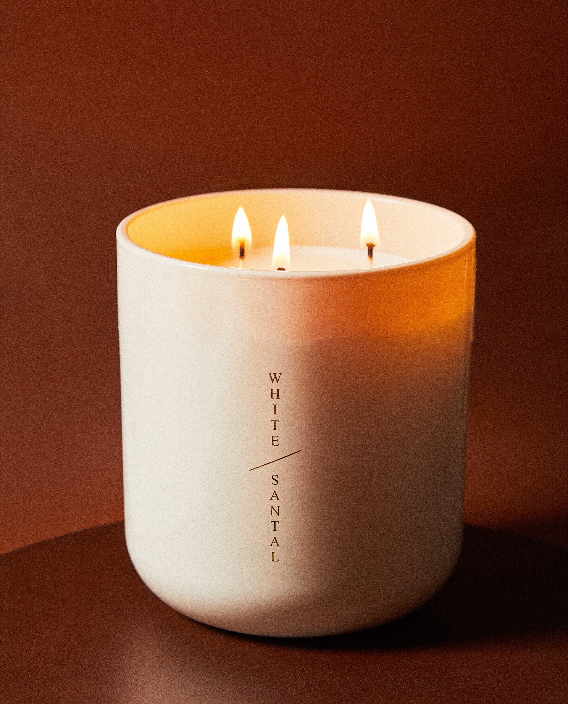 (500 G) WHITE SANTAL SCENTED CANDLE Zara Home Kuwait