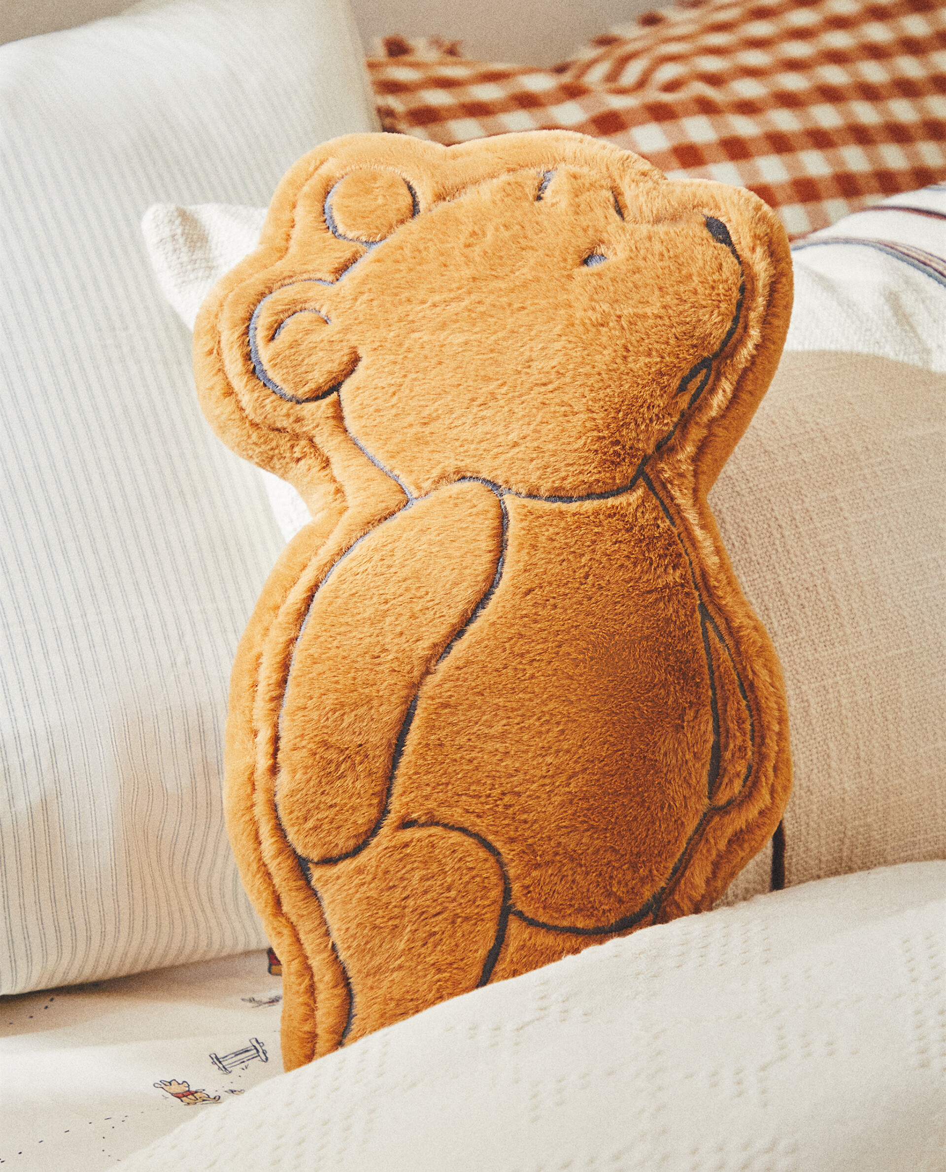 CHILDREN S WINNIE THE POOH CUSHION Zara Home United Kingdom