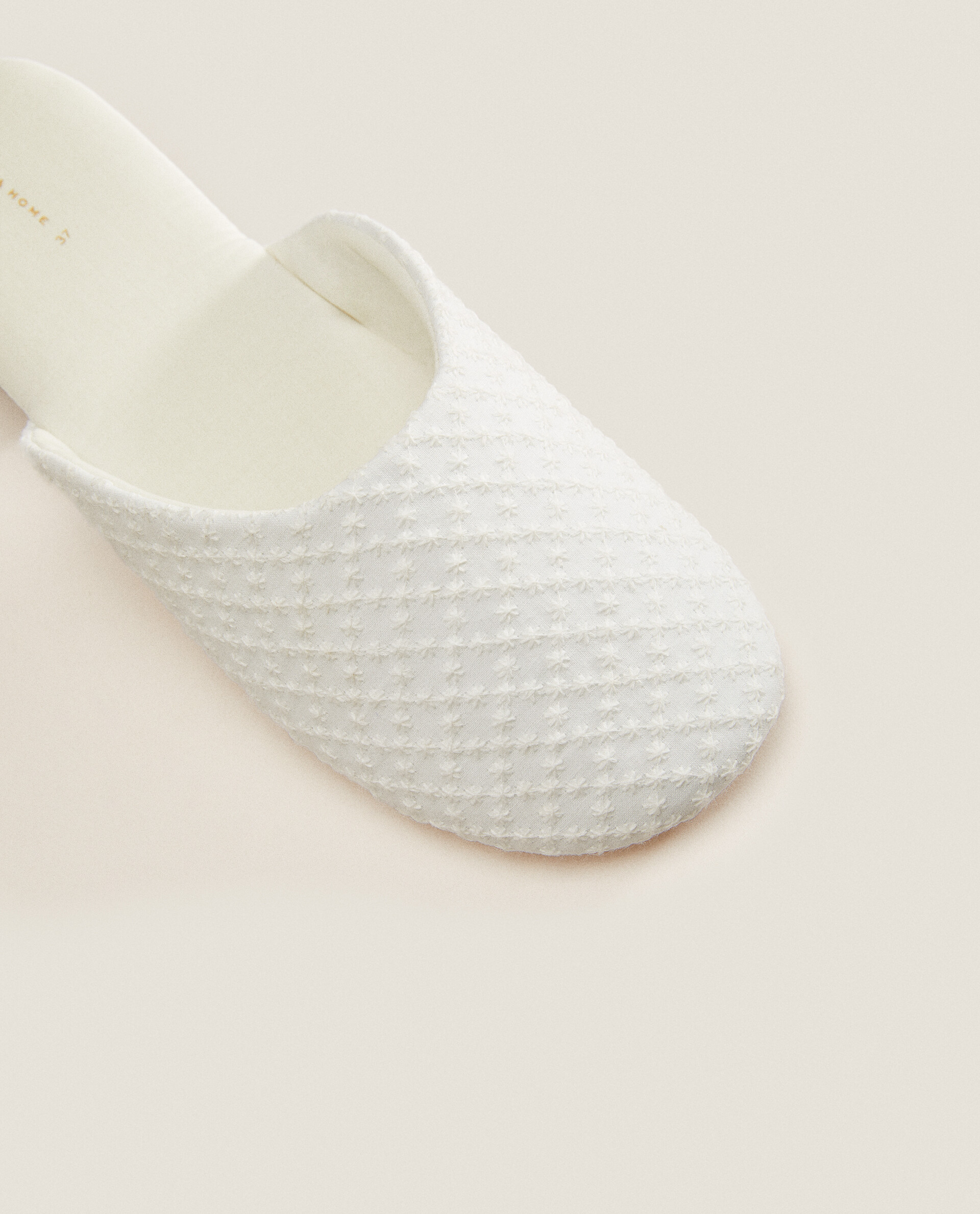 CHAUSSON TISSU BRODERIES