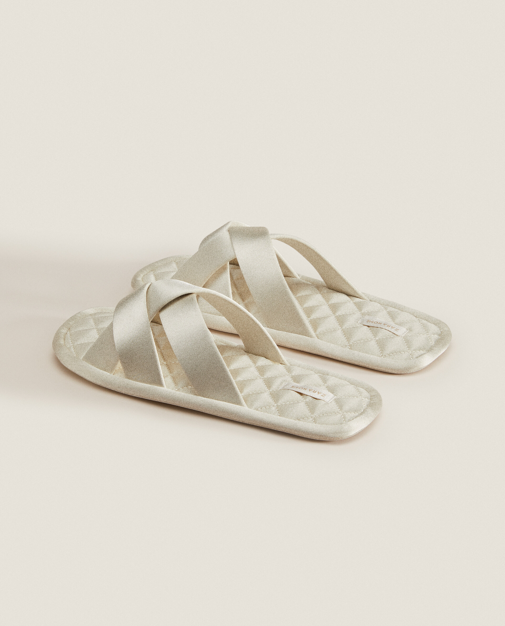 PANTOFOLE IN SATIN IMBOTTITE