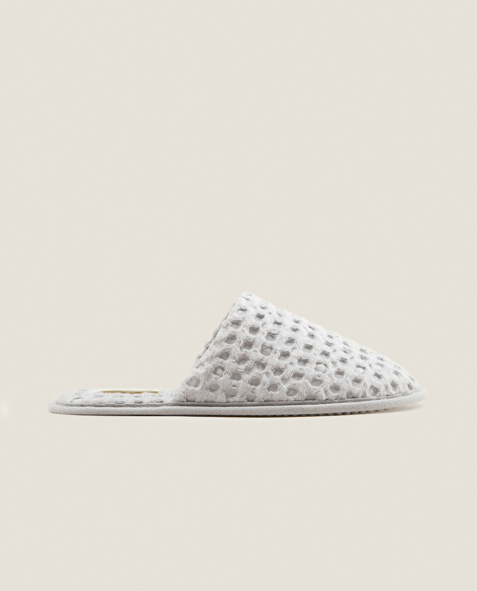 Open pantoffels met wafelstructuur