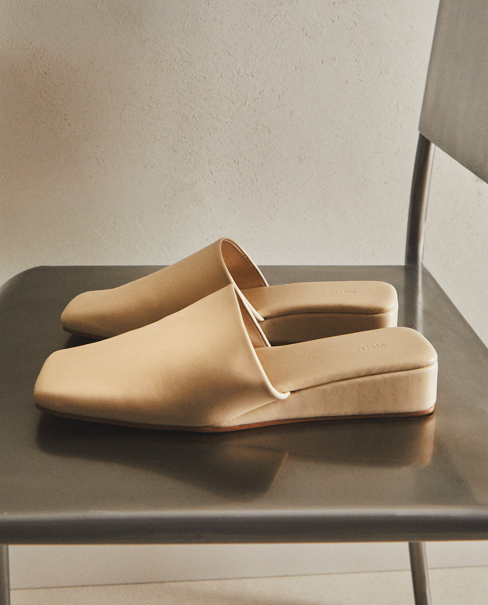 LEATHER MULE WEDGES