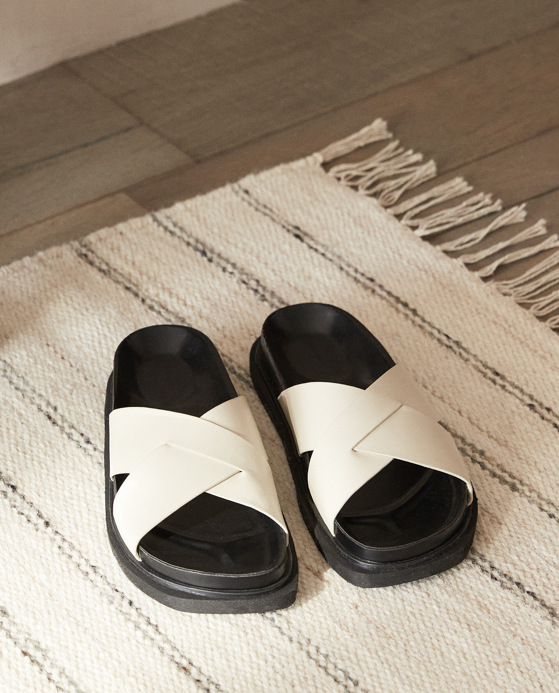 Leather crossover top sandals zara