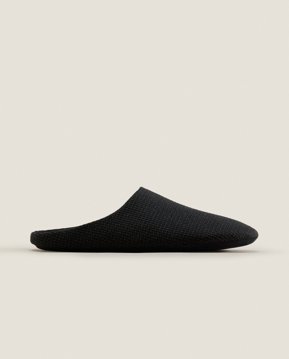 TEXTURED FABRIC HOUSE SLIPPERS