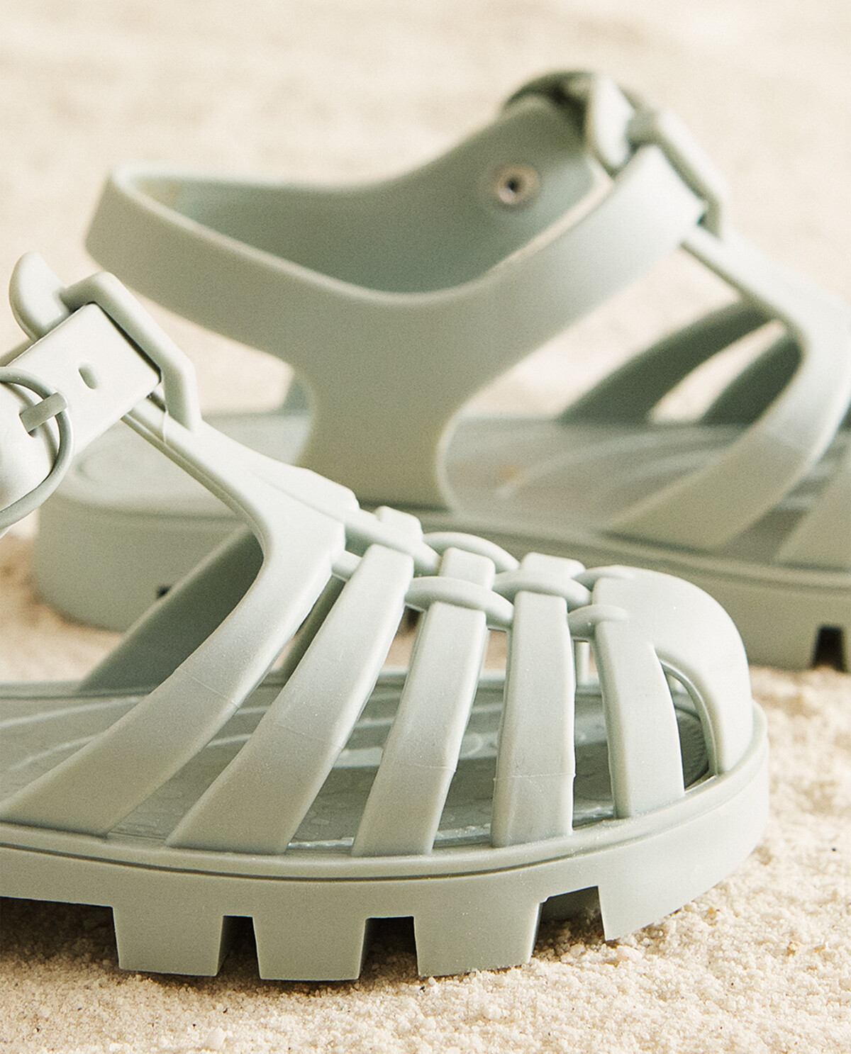 Caged jelly top shoes