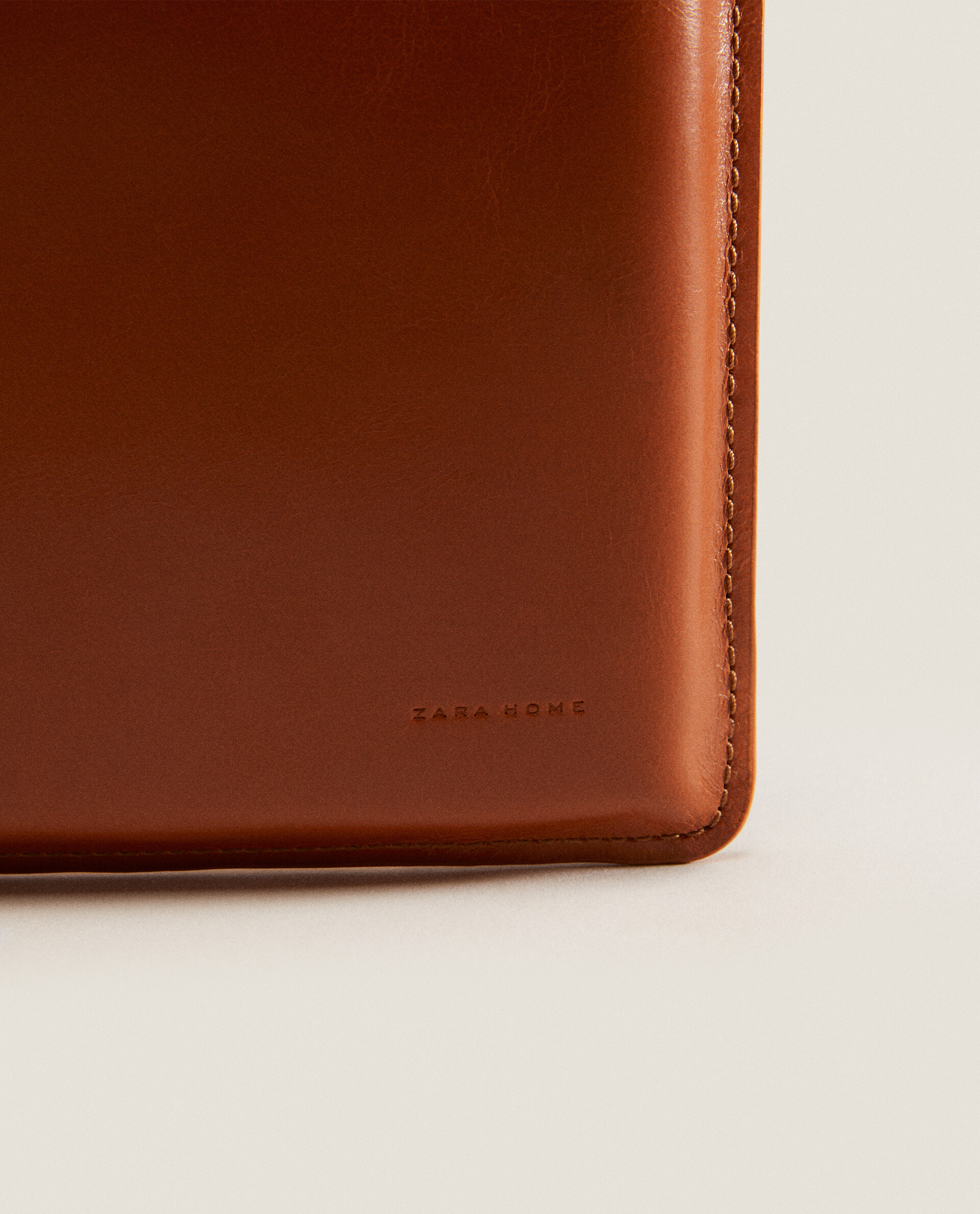 Funda store ordenador zara