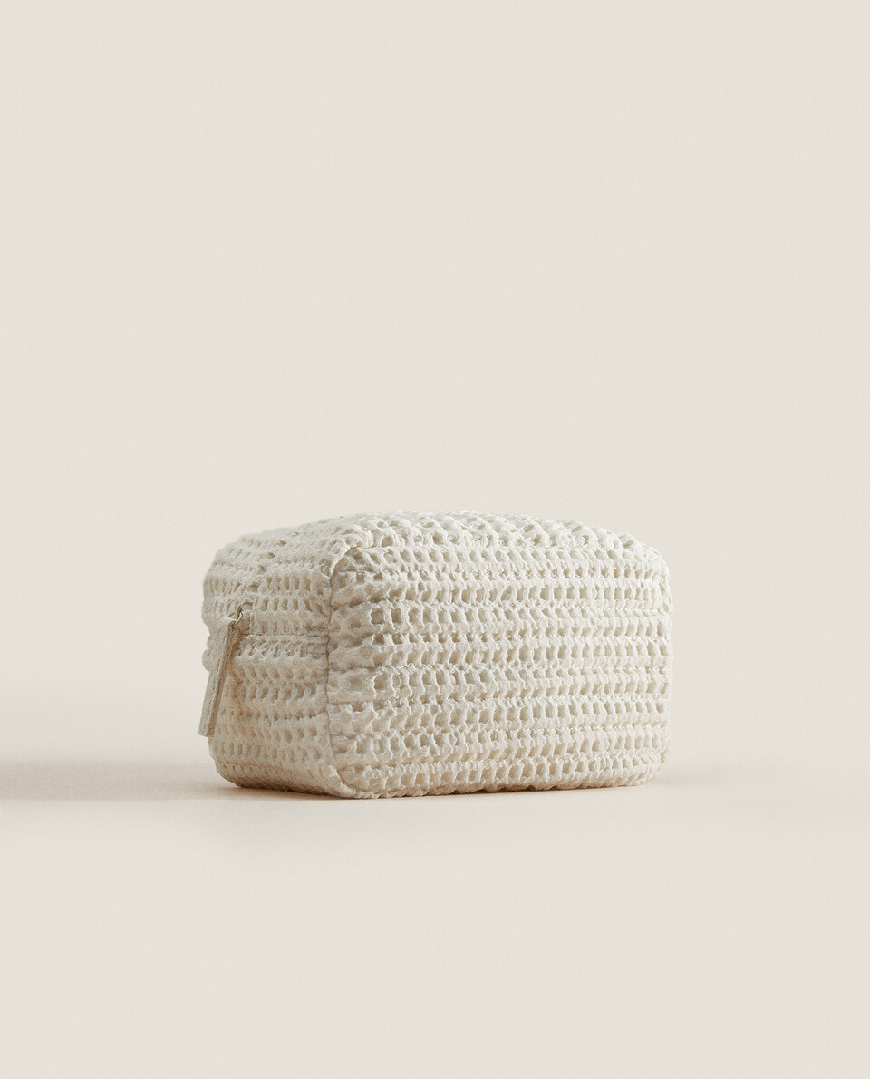 WAFFLE-KNIT FABRIC TOILETRY BAG