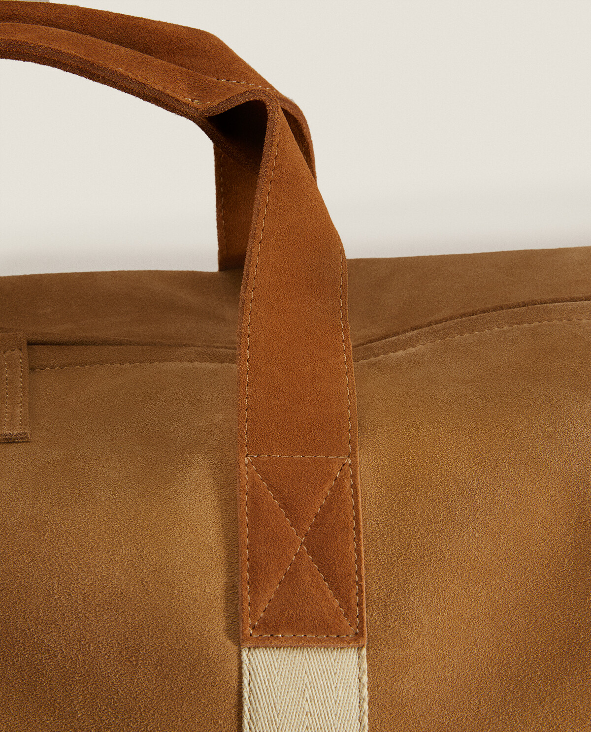 La bolsa térmica de Zara: menos de 20 euros para una vuelta al trabajo  presencial con estilo