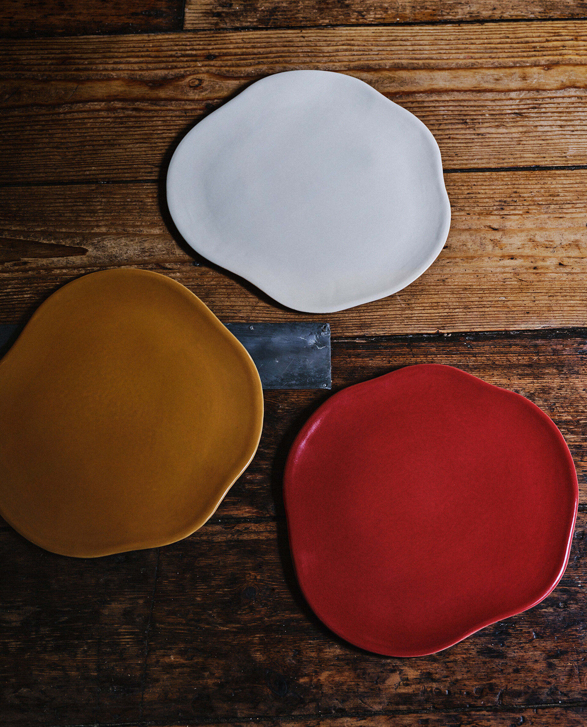 Scalloped edge sales dinner plates