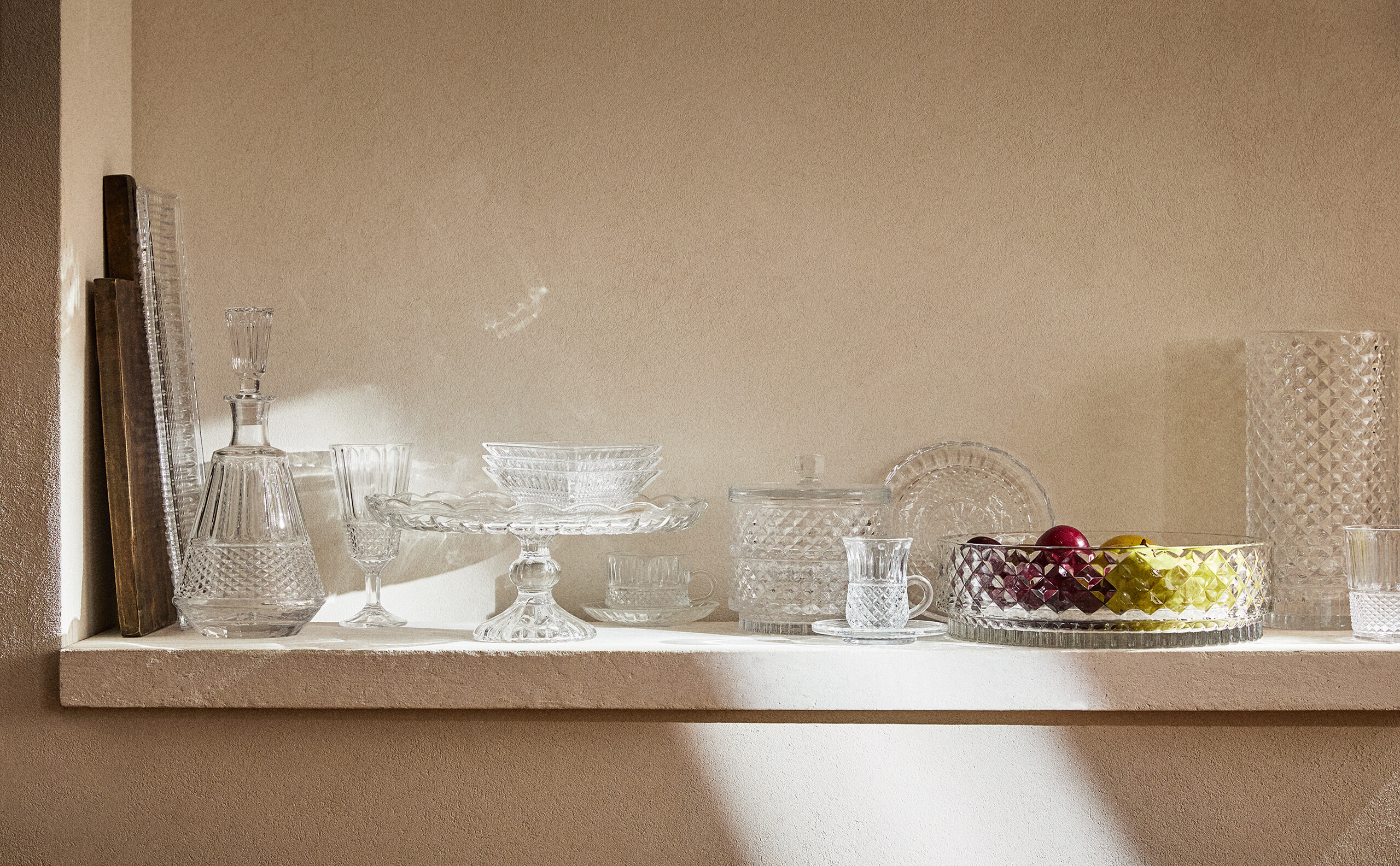 RAISED DIAMOND PATTERN GLASSWARE SET