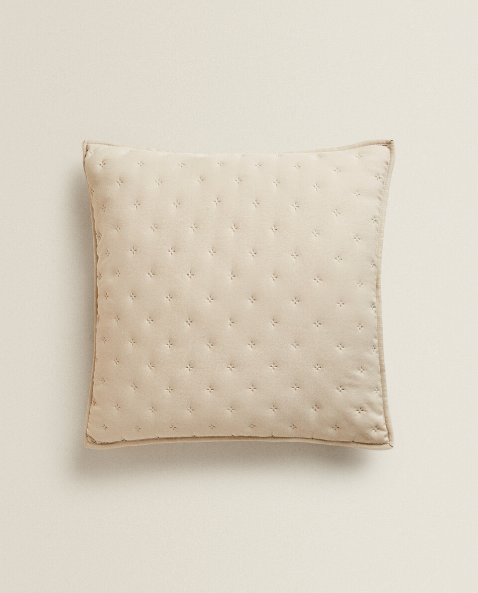 QUILTED DOTTED CUSHION COVER