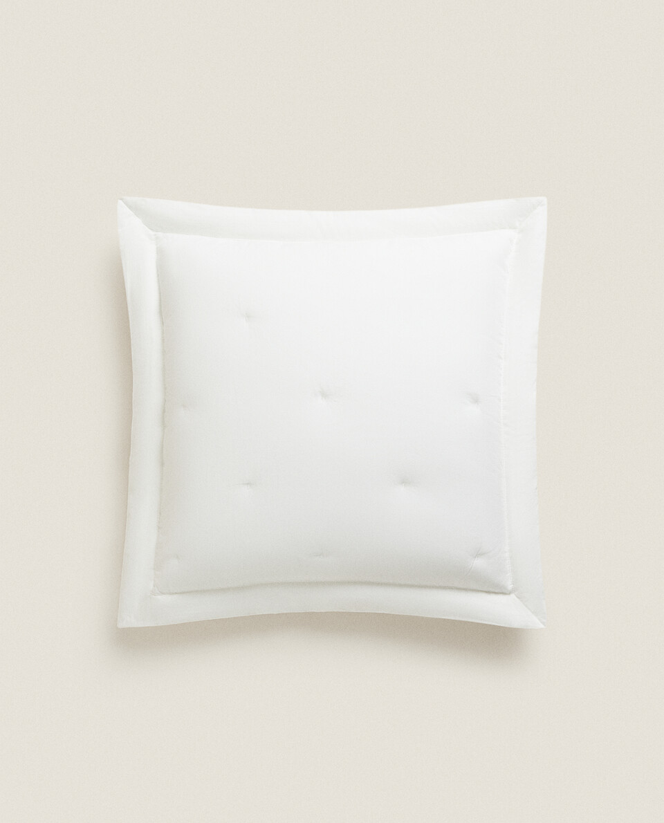 THROW PILLOW COVER WITH DOTS