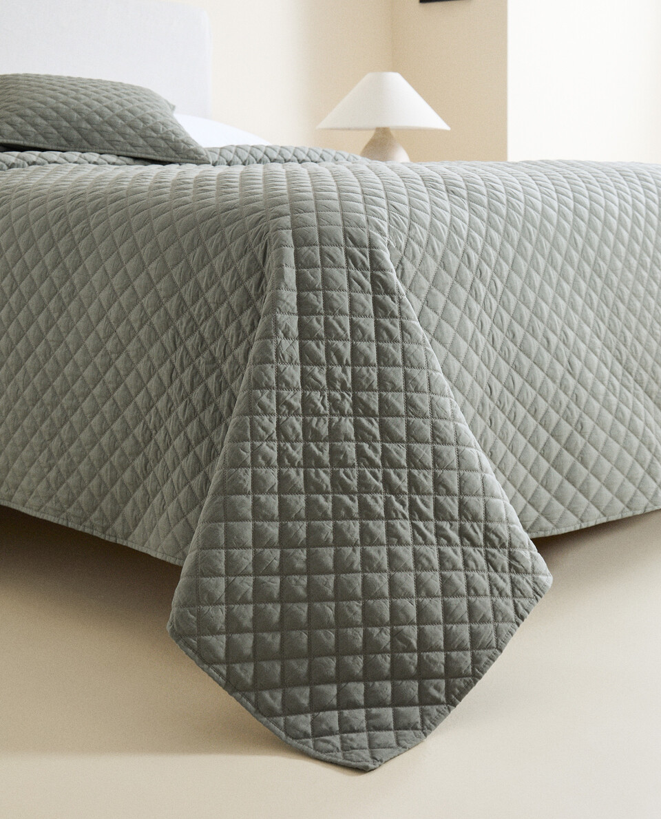 QUILTED DIAMOND QUILT