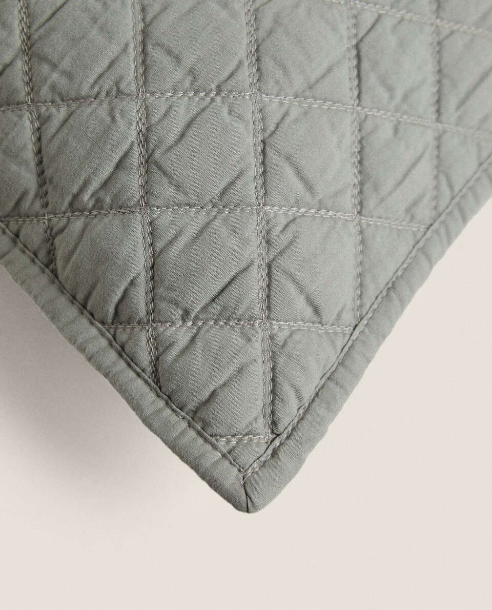 DIAMOND QUILTED CUSHION COVER