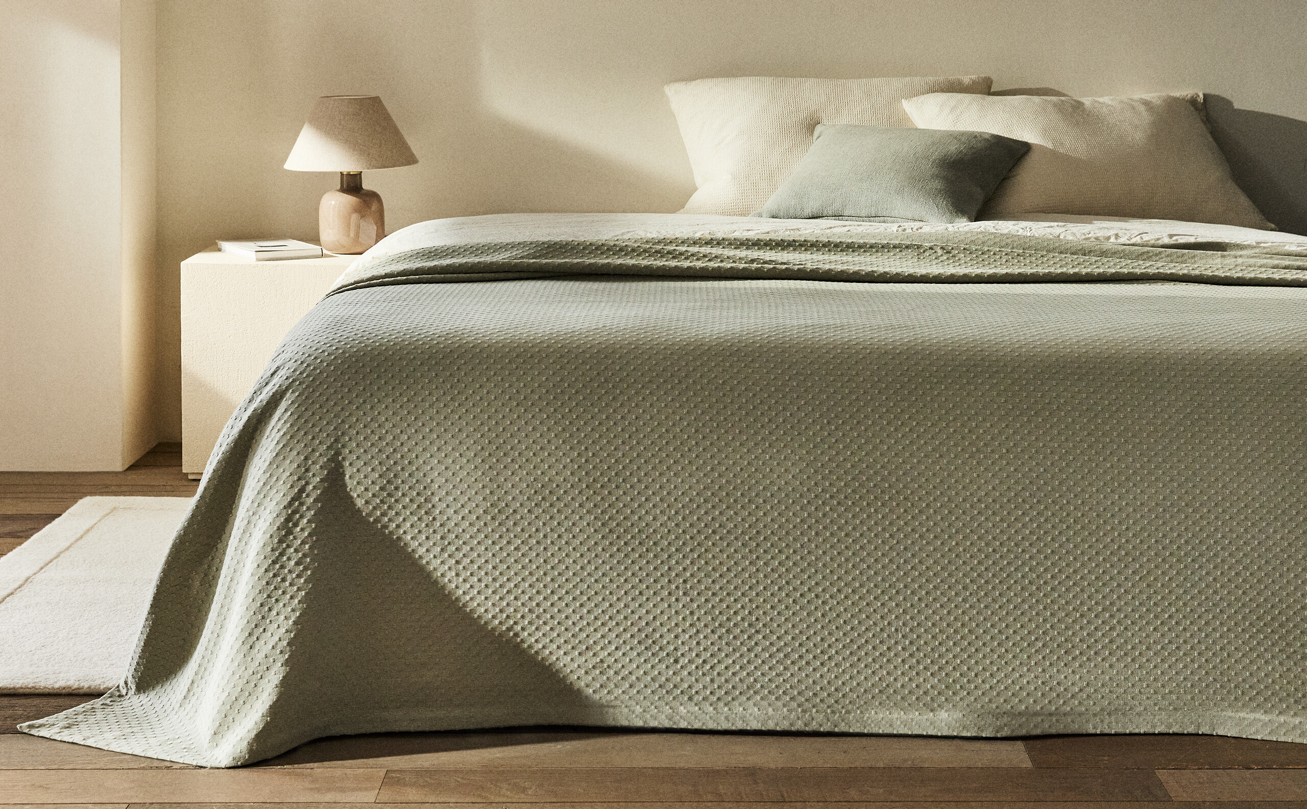 Seis colchas blancas de Zara Home para dar al dormitorio un aire minimal  impoluto