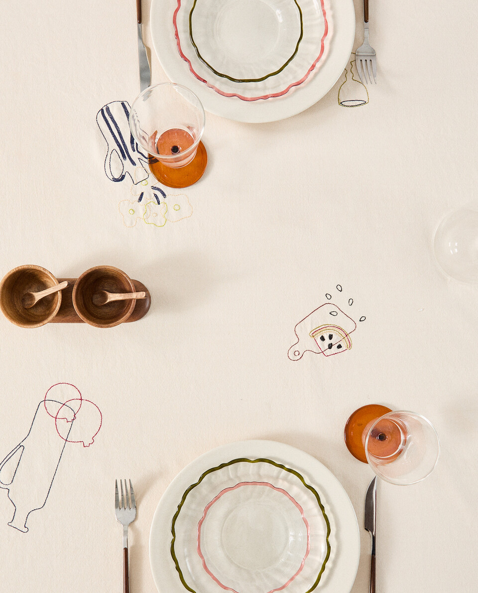 TABLECLOTH WITH EMBROIDERED OBJECTS