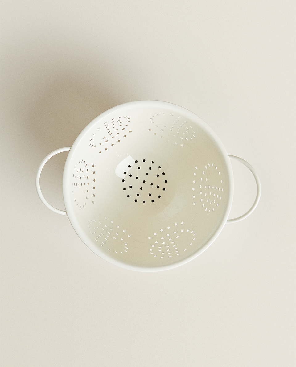 LACQUERED COLANDER