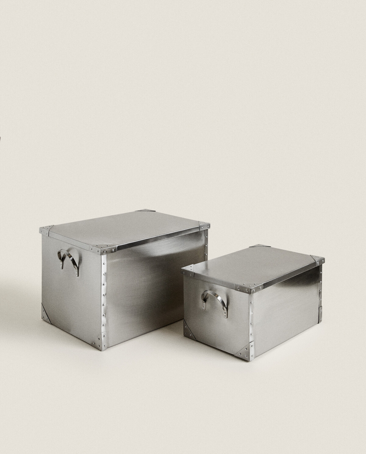 Metal storage box store with lid