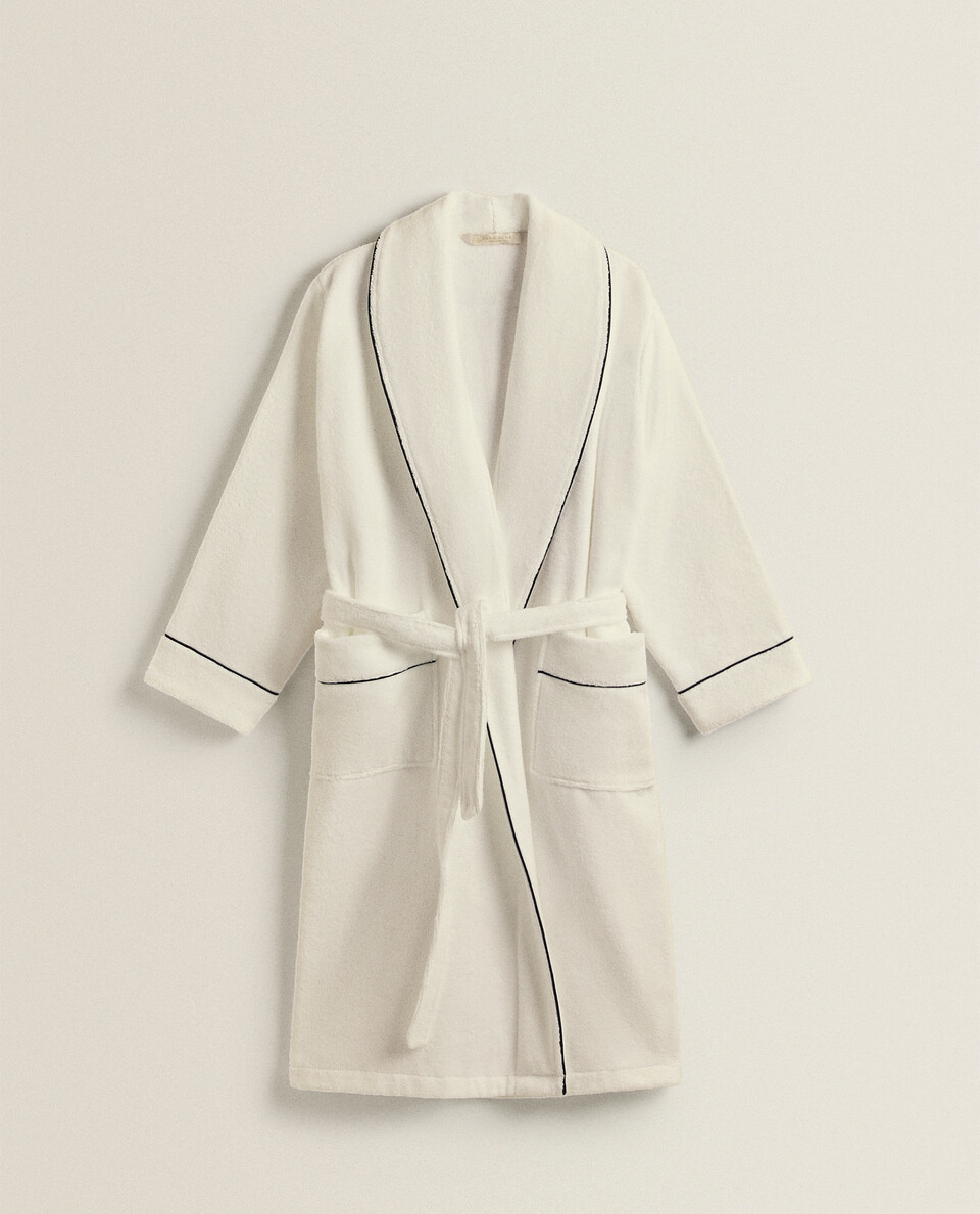 BATHROBE WITH PIPING