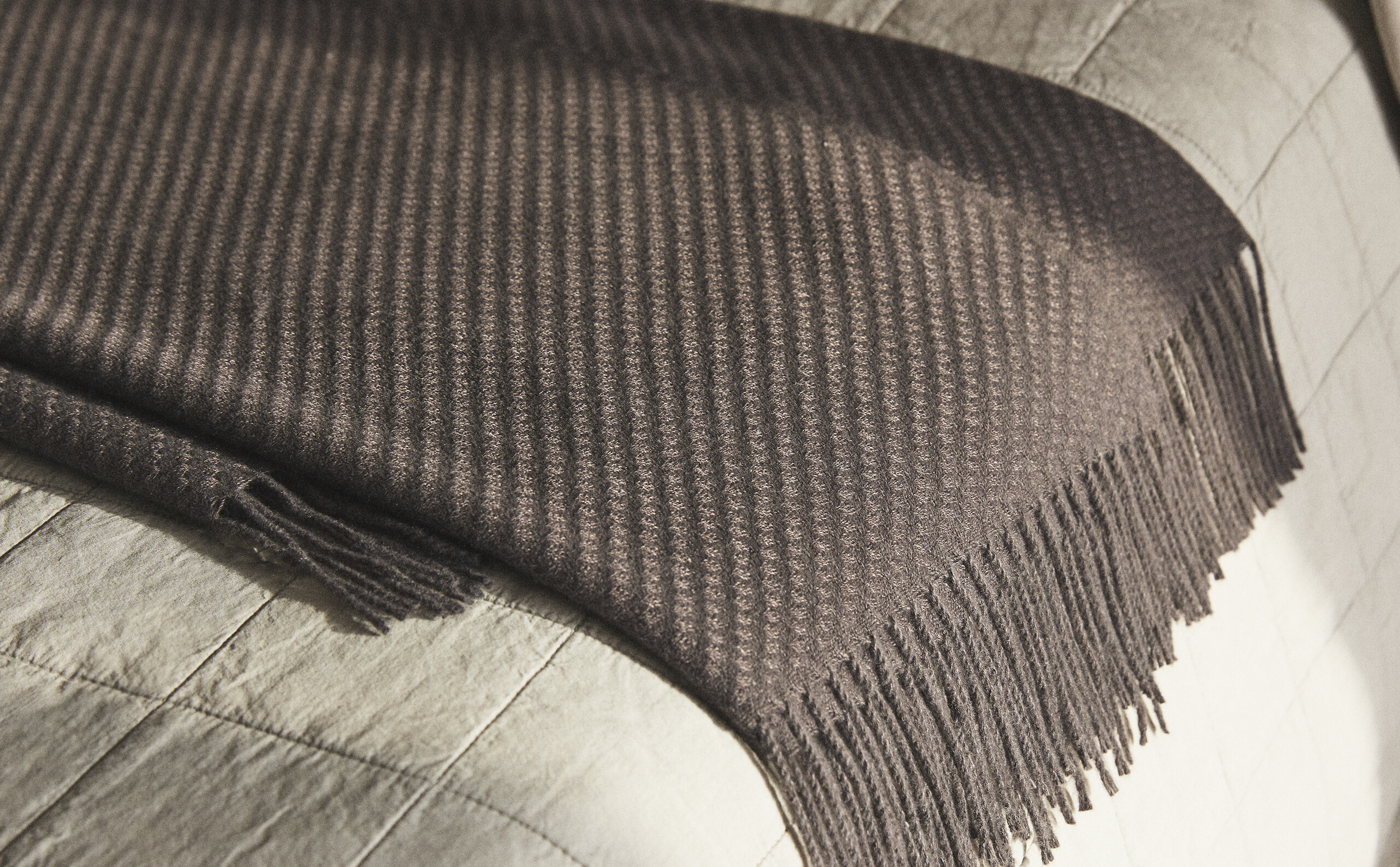 BLANKETS AND THROWS BEDROOM Zara Home Albania