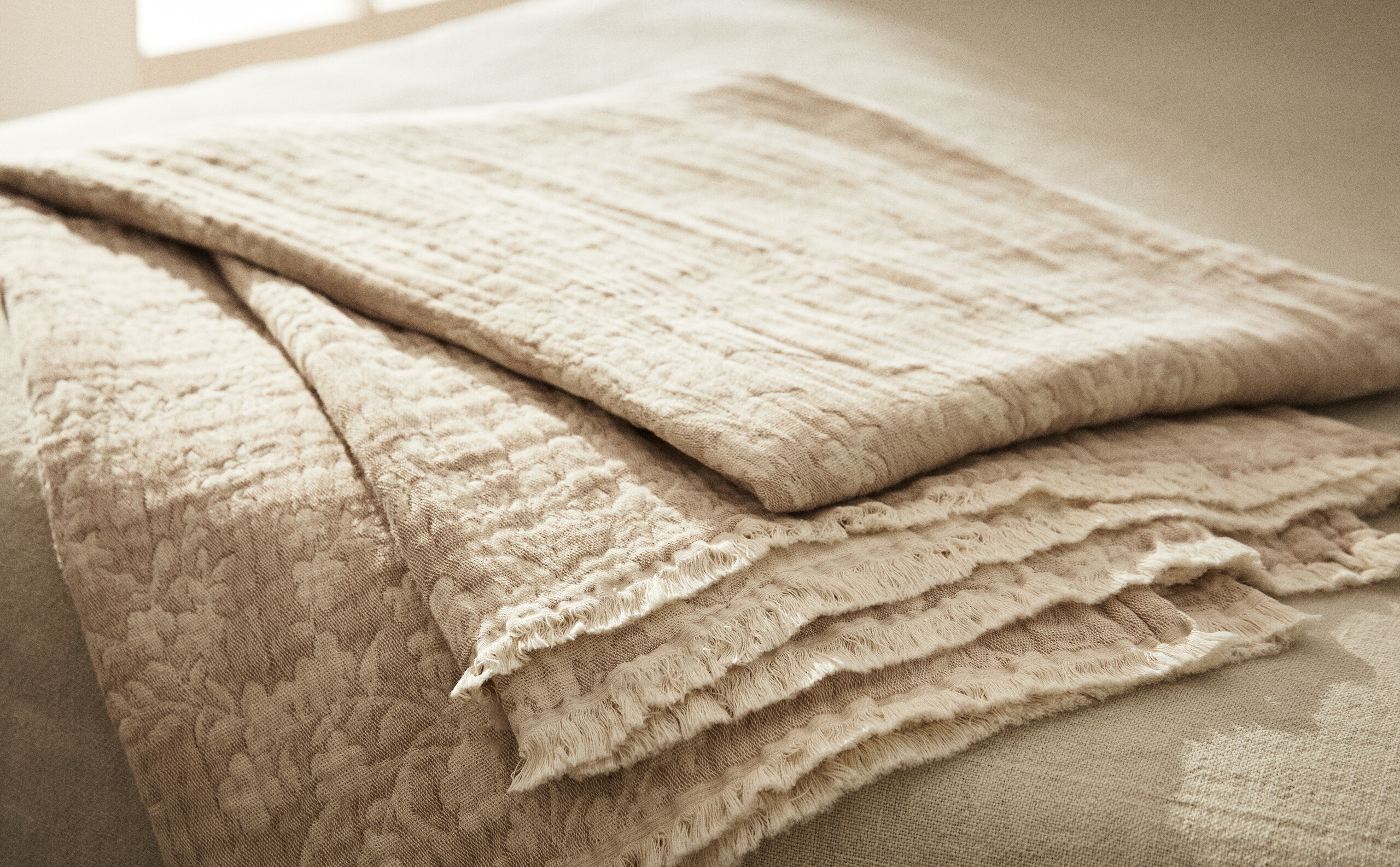 BLANKETS AND THROWS BEDROOM Zara Home Taiwan, China / 中国台湾