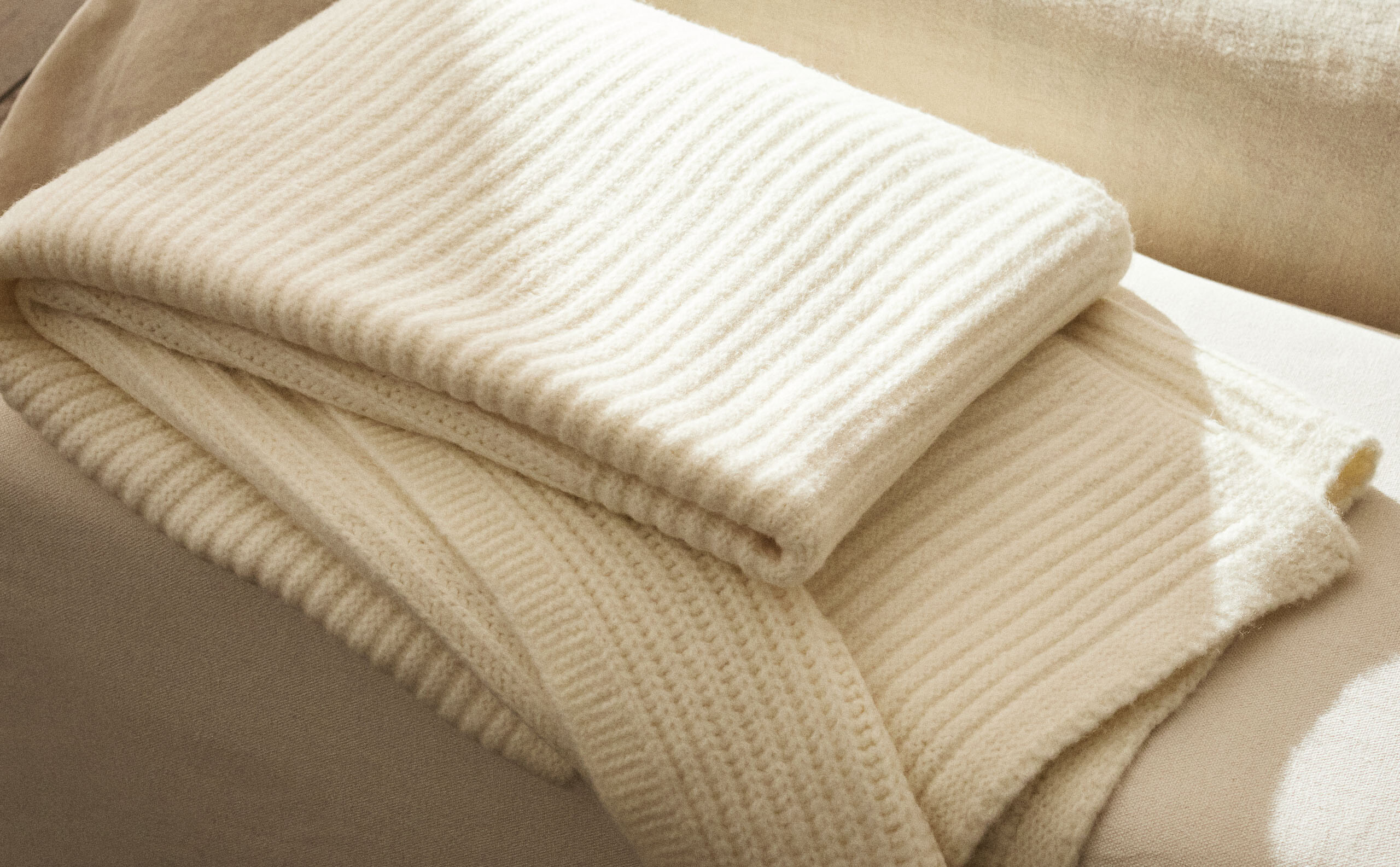 BLANKETS AND THROWS BEDROOM Zara Home Taiwan, China / 中国台湾