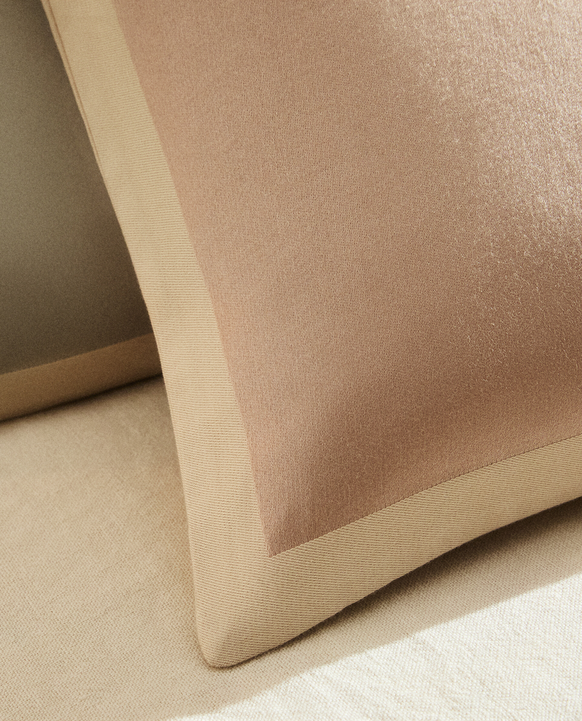 THROW PILLOW COVER WITH CONTRAST EDGE Zara Home United States of America