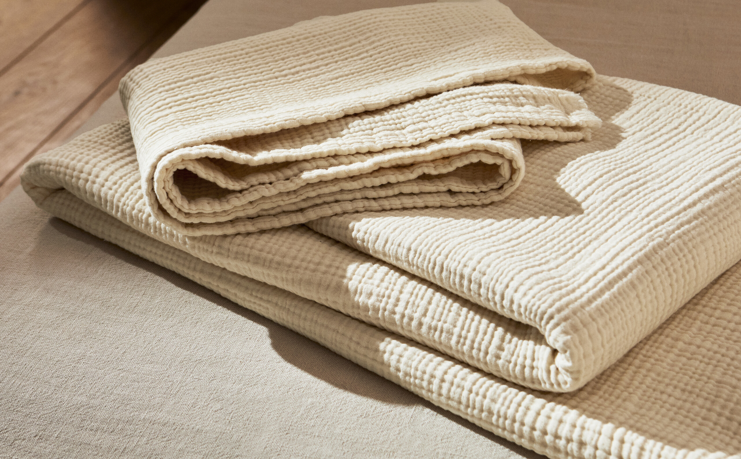 Throws and blankets for living room Zara Home