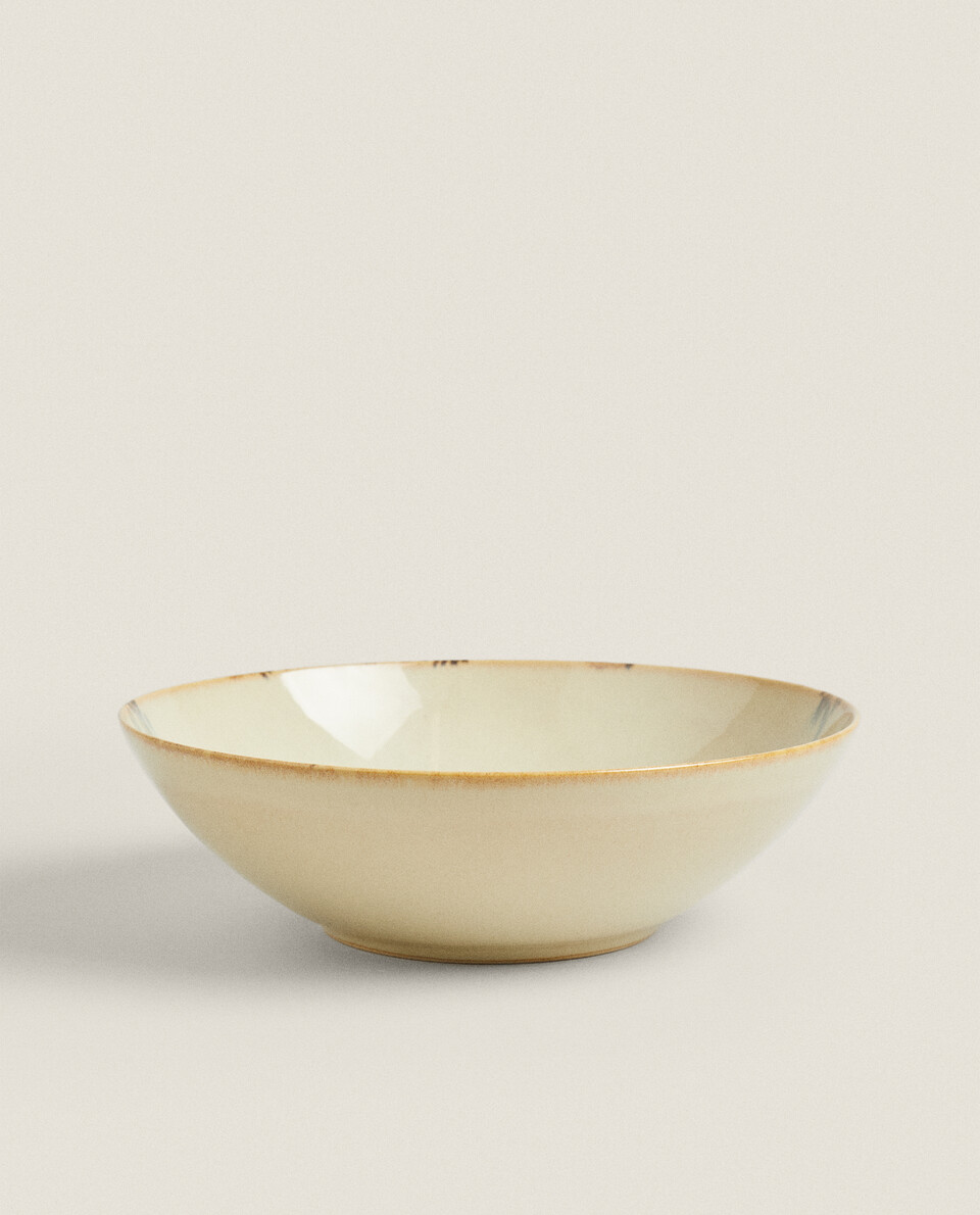 Serving dishes and salad bowls