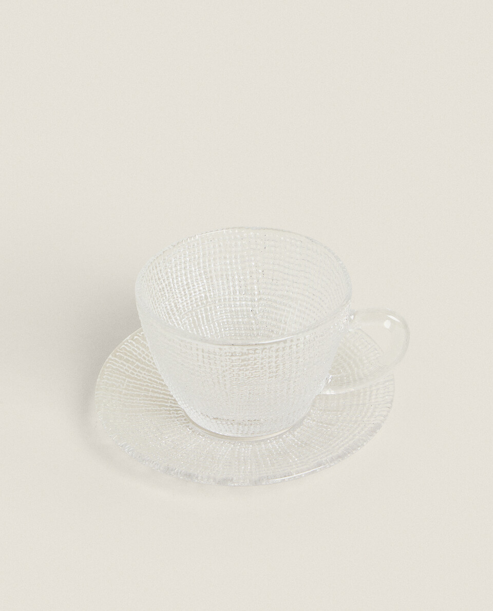 GLASS TEACUP WITH RAISED DESIGN