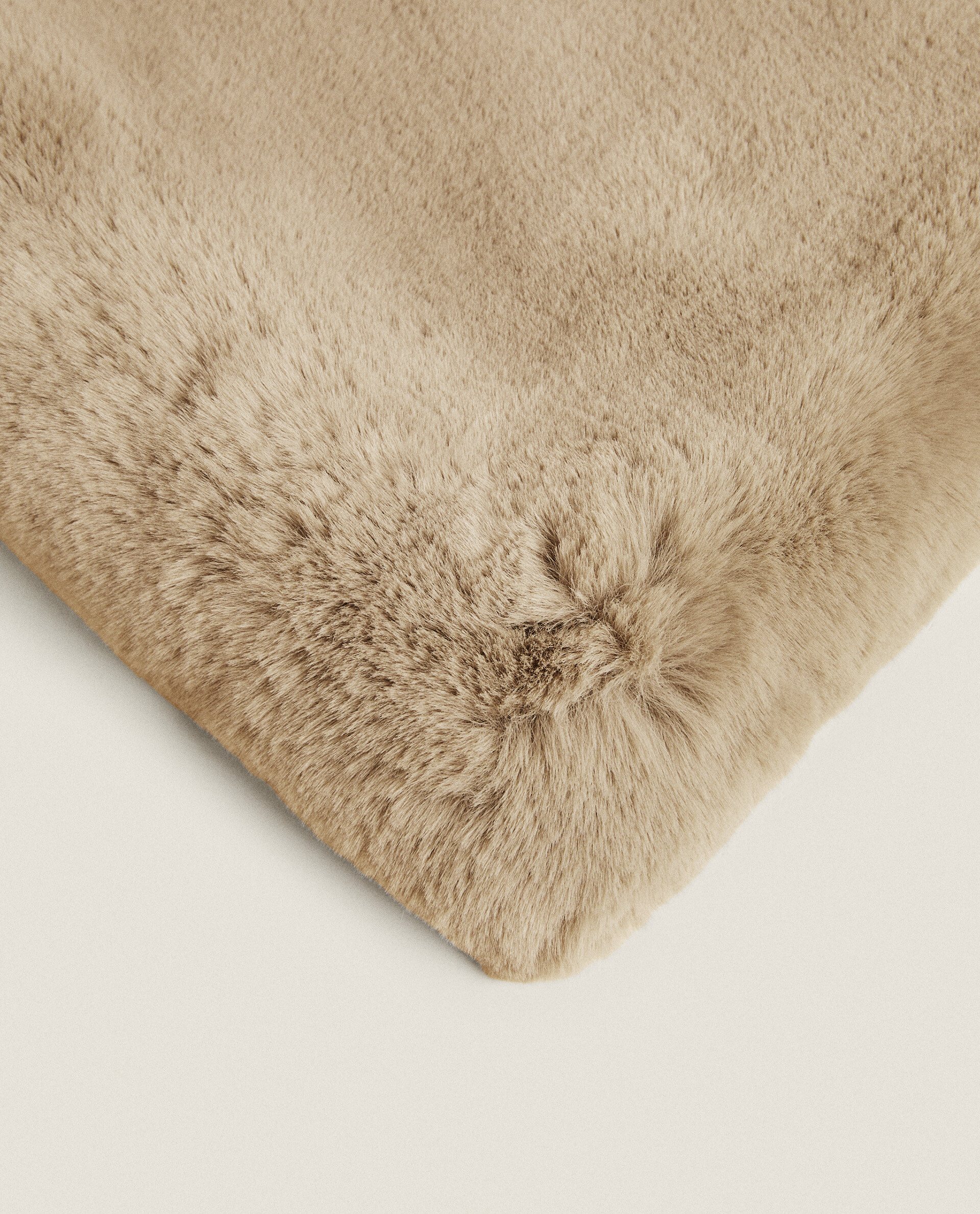 Zara faux fur online blanket