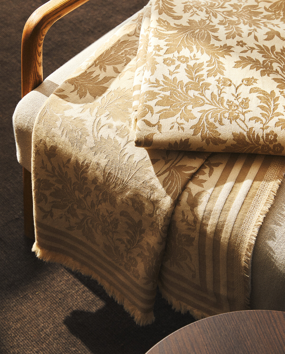 Throws and blankets for the living room Zara Home