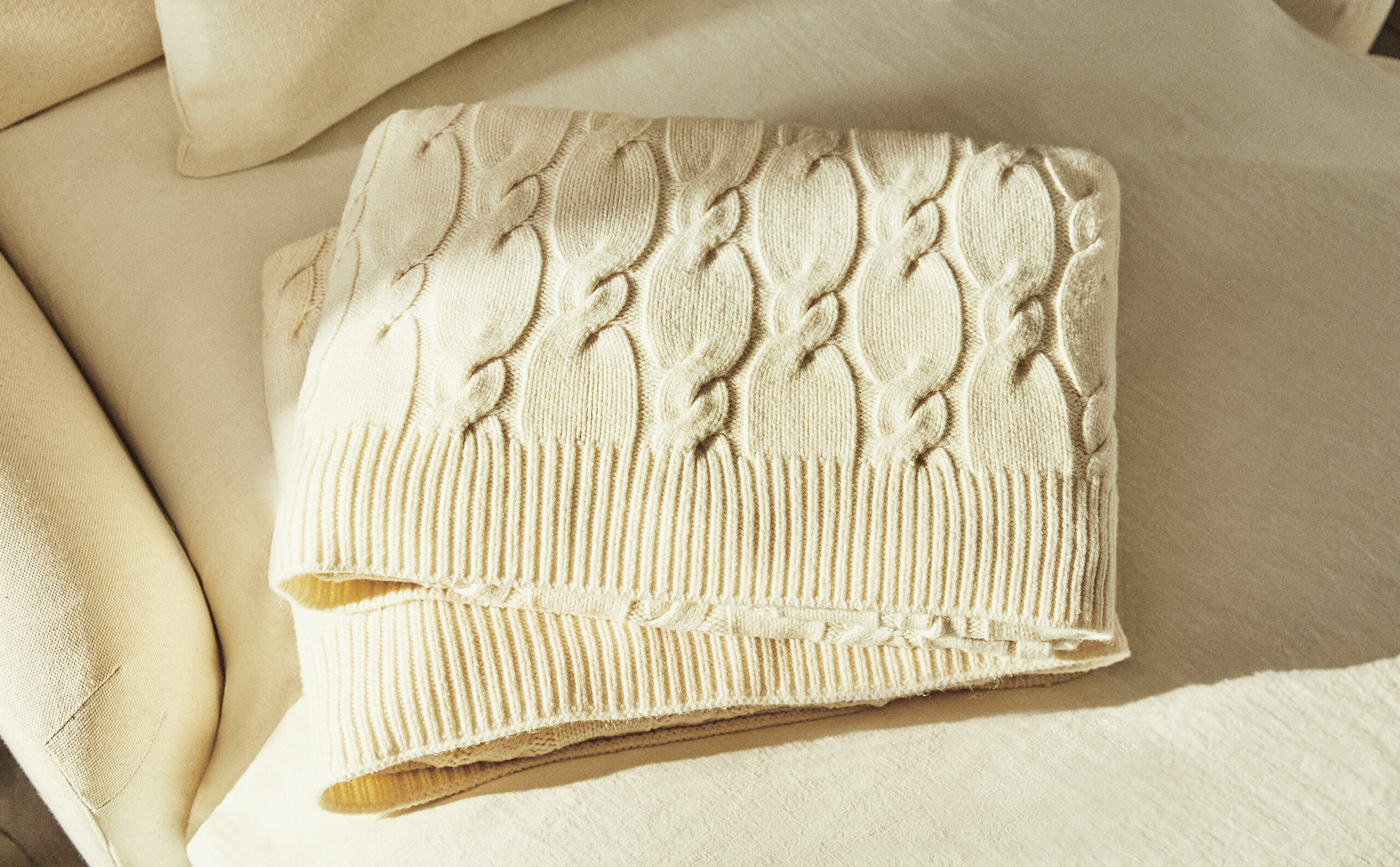 BLANKETS AND THROWS BEDROOM Zara Home Albania