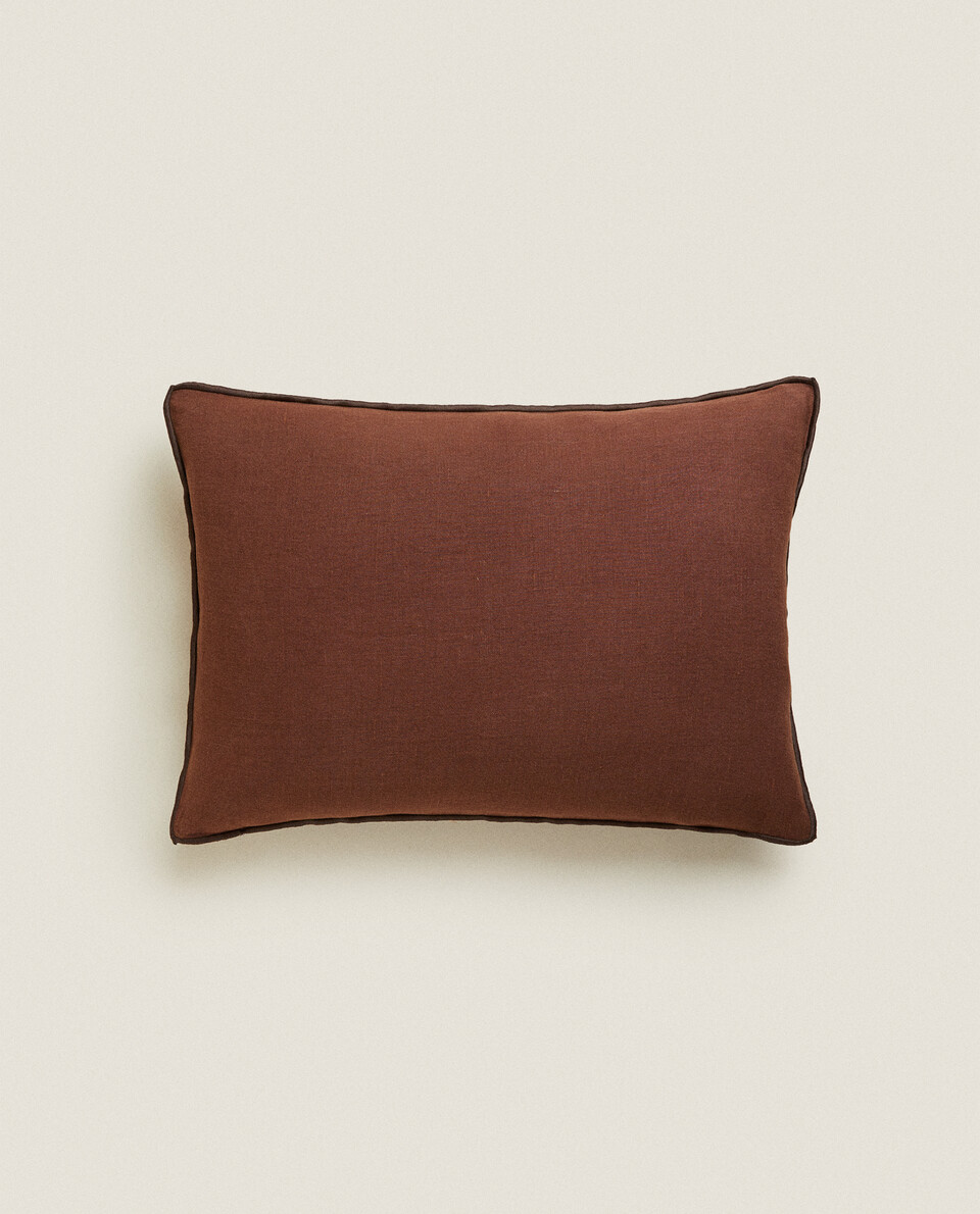 CUSHION COVER WITH OVERLOCK