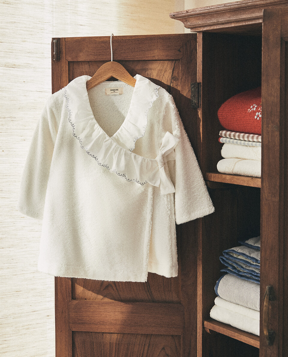 CHILDREN'S RUFFLED BATHROBE WITH FLORAL EMBROIDERY Zara Home Hong