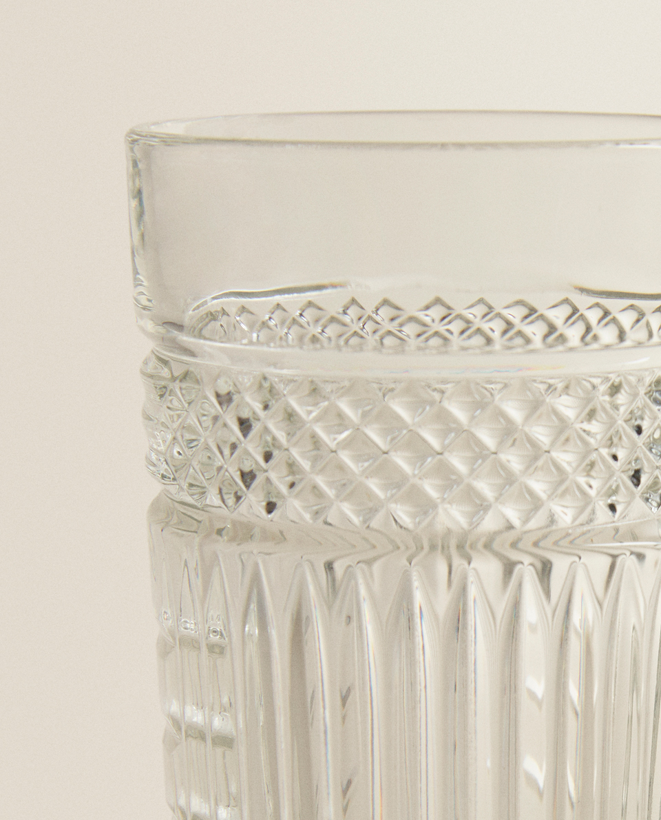 GLASS SOFT DRINK TUMBLER WITH RAISED DESIGN