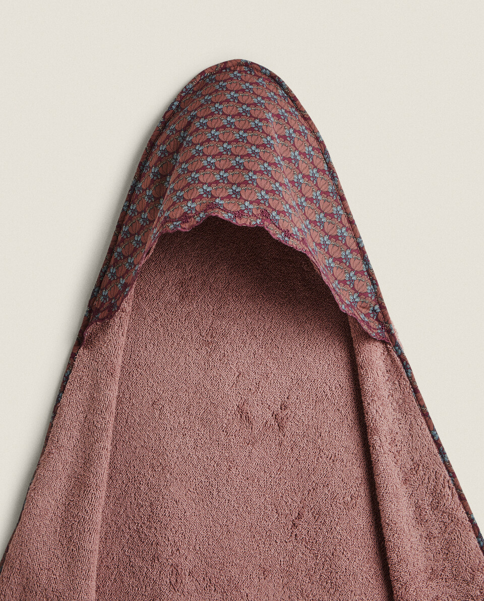 CHILDREN’S MADE WITH LIBERTY FABRIC COTTON HOODED TOWEL Zara Home