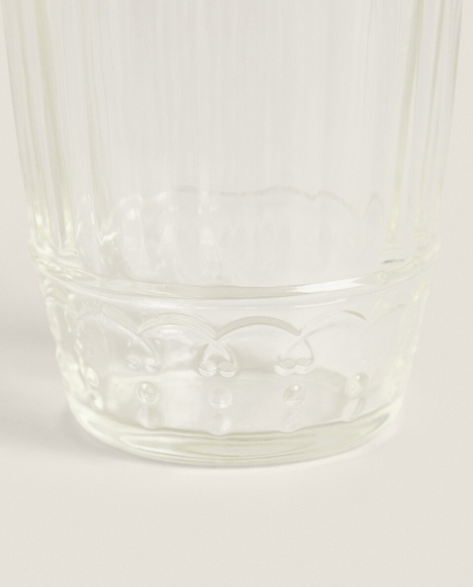 GLASS SOFT DRINK TUMBLER WITH RAISED FLORAL DESIGN