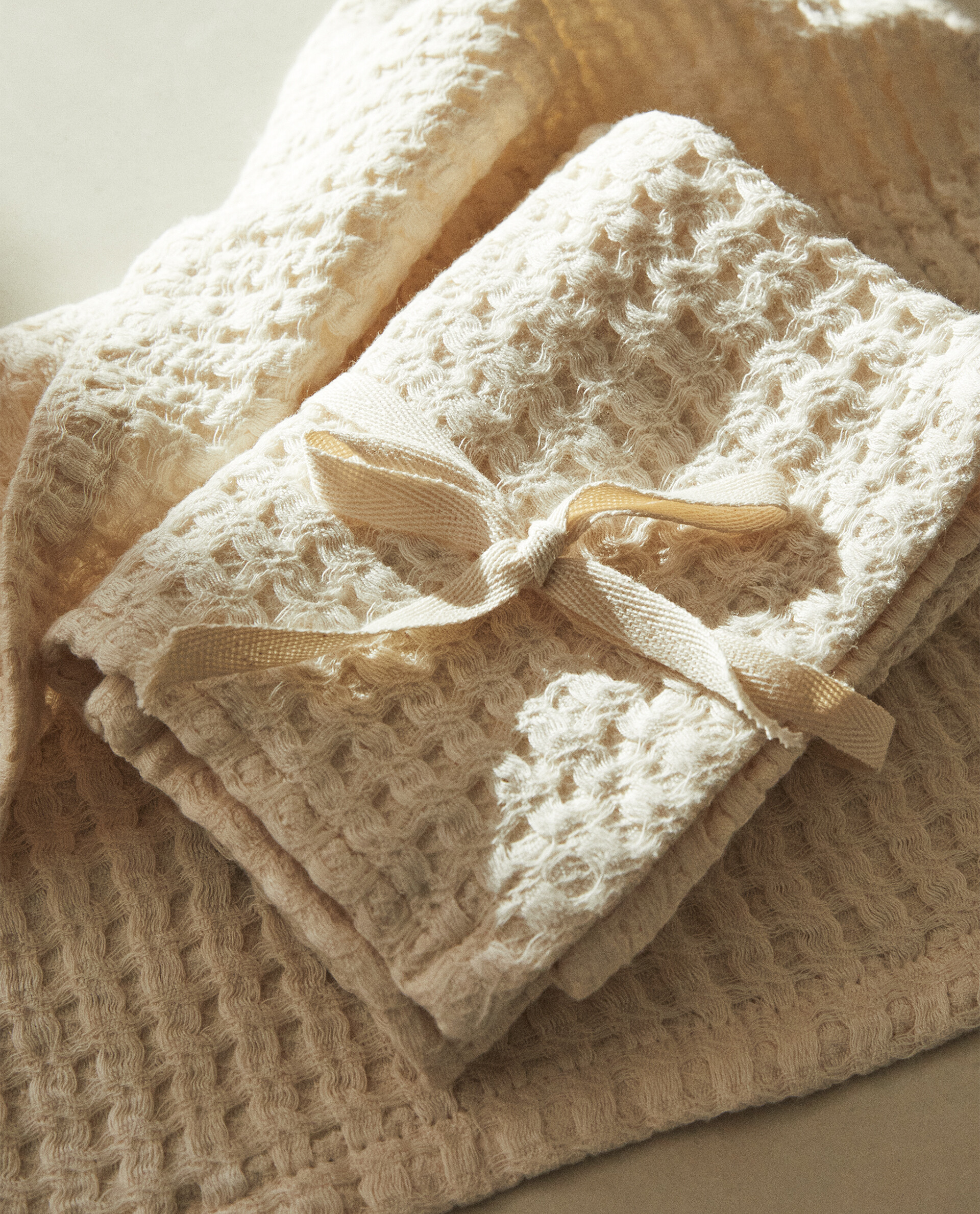 PACK OF WAFFLEKNIT COTTON HAND TOWELS (PACK OF 3) Zara Home UAE