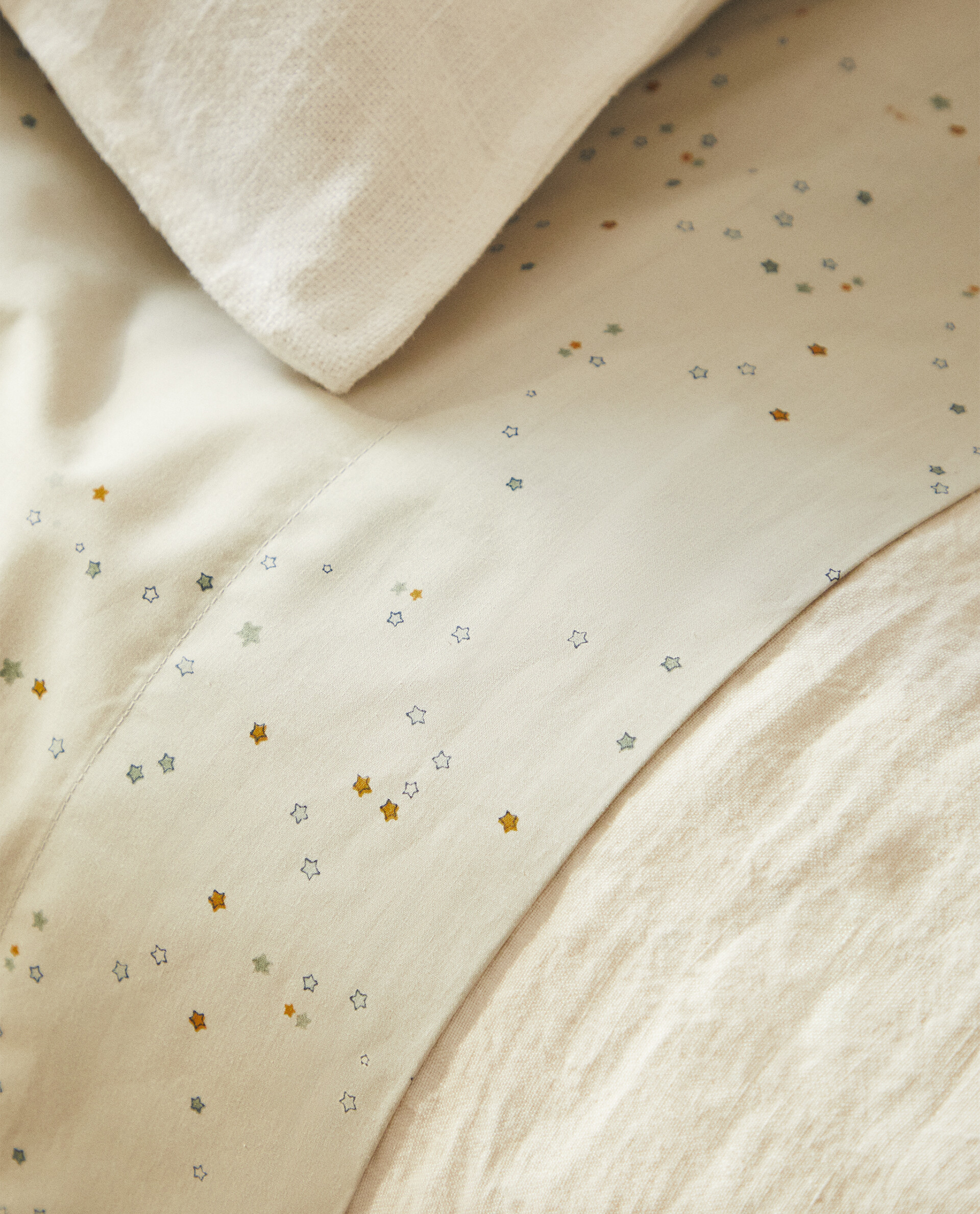 SÁBANA ENCIMERA INFANTIL ESTRELLAS MULTICOLOR Zara Home Colombia