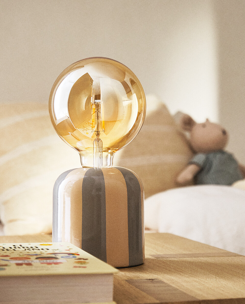 CERAMIC TABLE LAMP WITH BULB