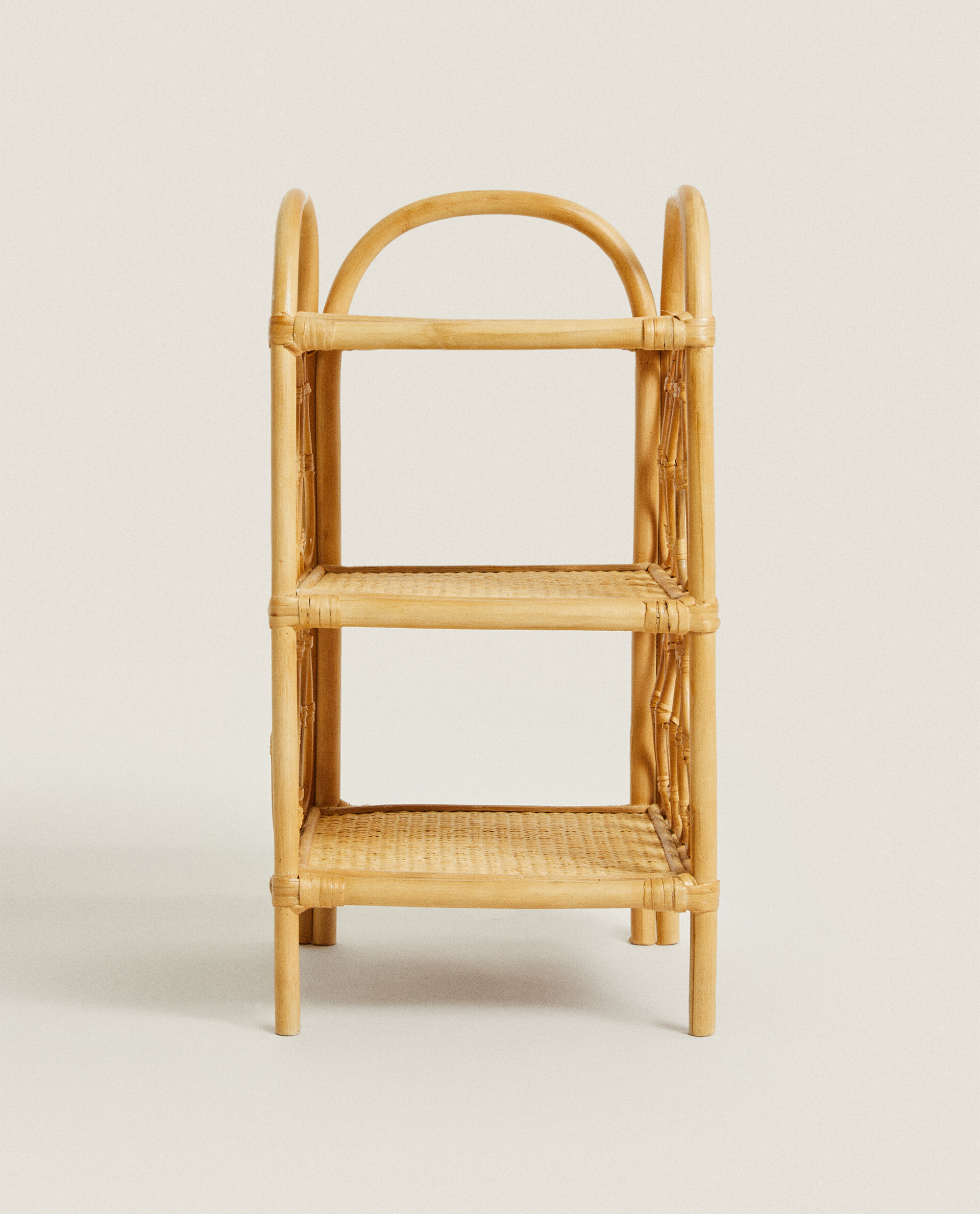 Bedside shop table rattan