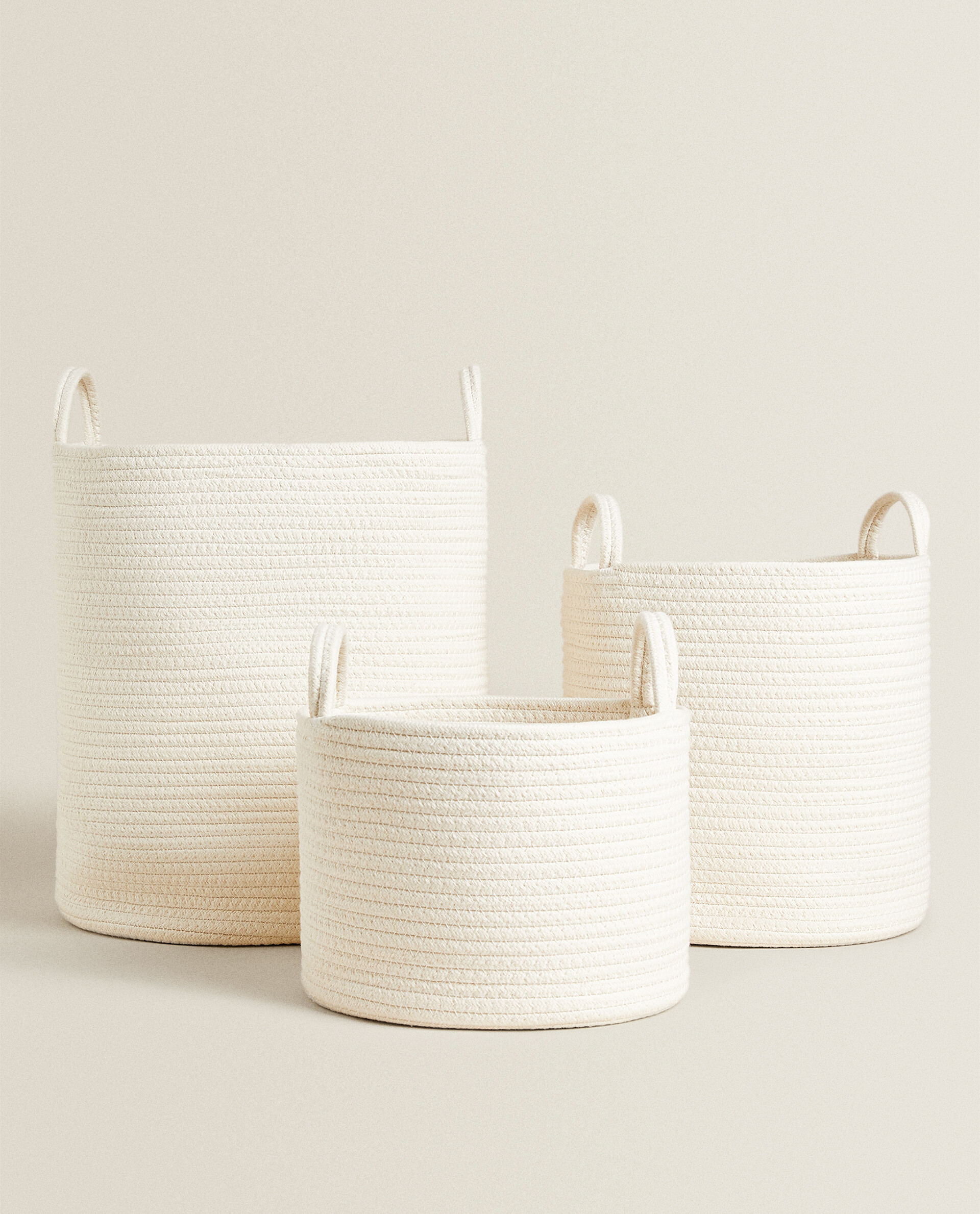 Basket with outlet handles